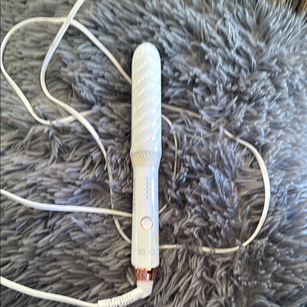 White Hair Styling Tool with Textured Grip